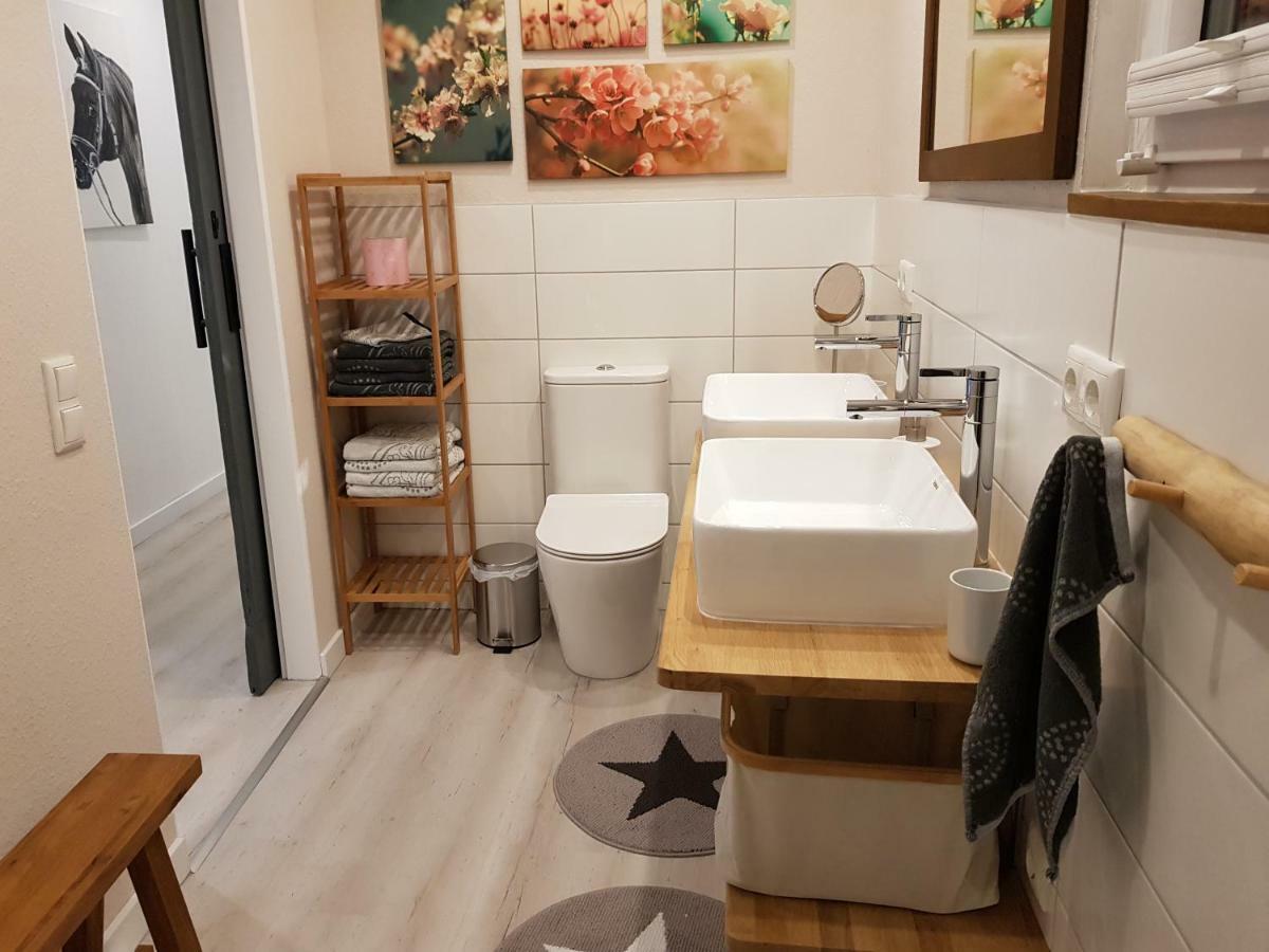 Grosse, Helle Ferienwohnung Mit 2 Balkonen Auf Dem Bauernhof In Der Lueneburger Heide Oetzen Ngoại thất bức ảnh